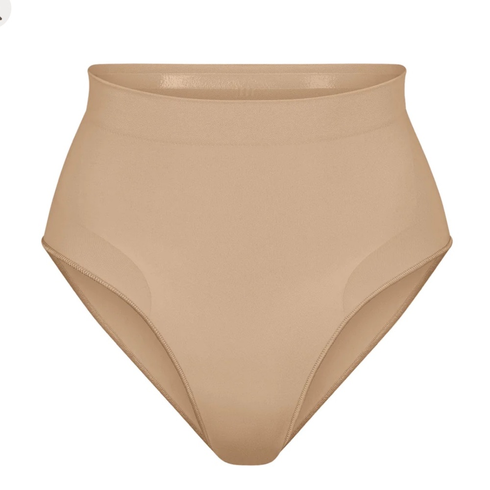SKIMS MIDWAIST CONTROL BRIEF SIZE L/XL 🚨🚨🚨🚨🚨5 Pair Bundle